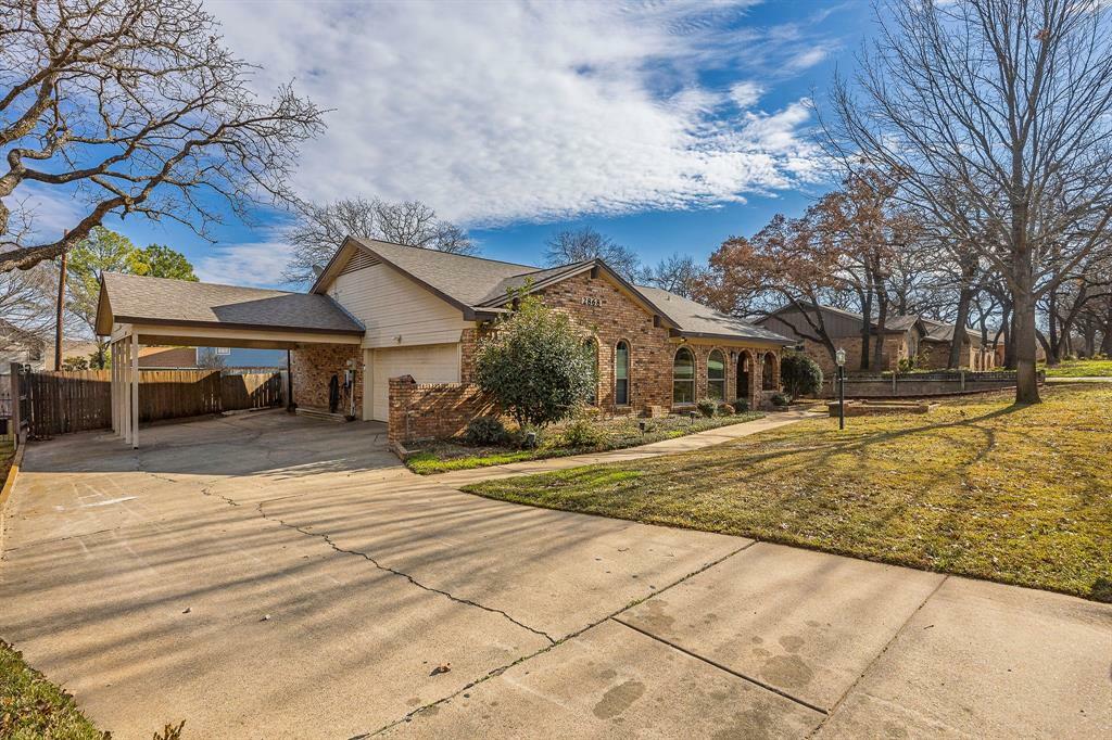 Property Photo: 2868 Winterhaven Drive TX 76054