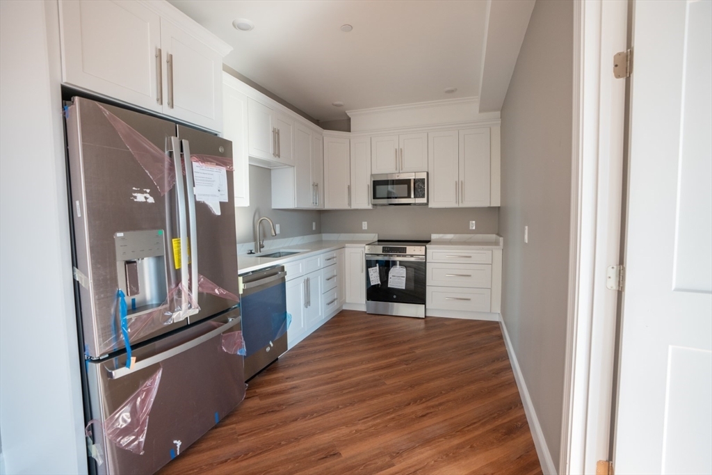 Property Photo:  13 Nahant Street 2F  MA 01904 