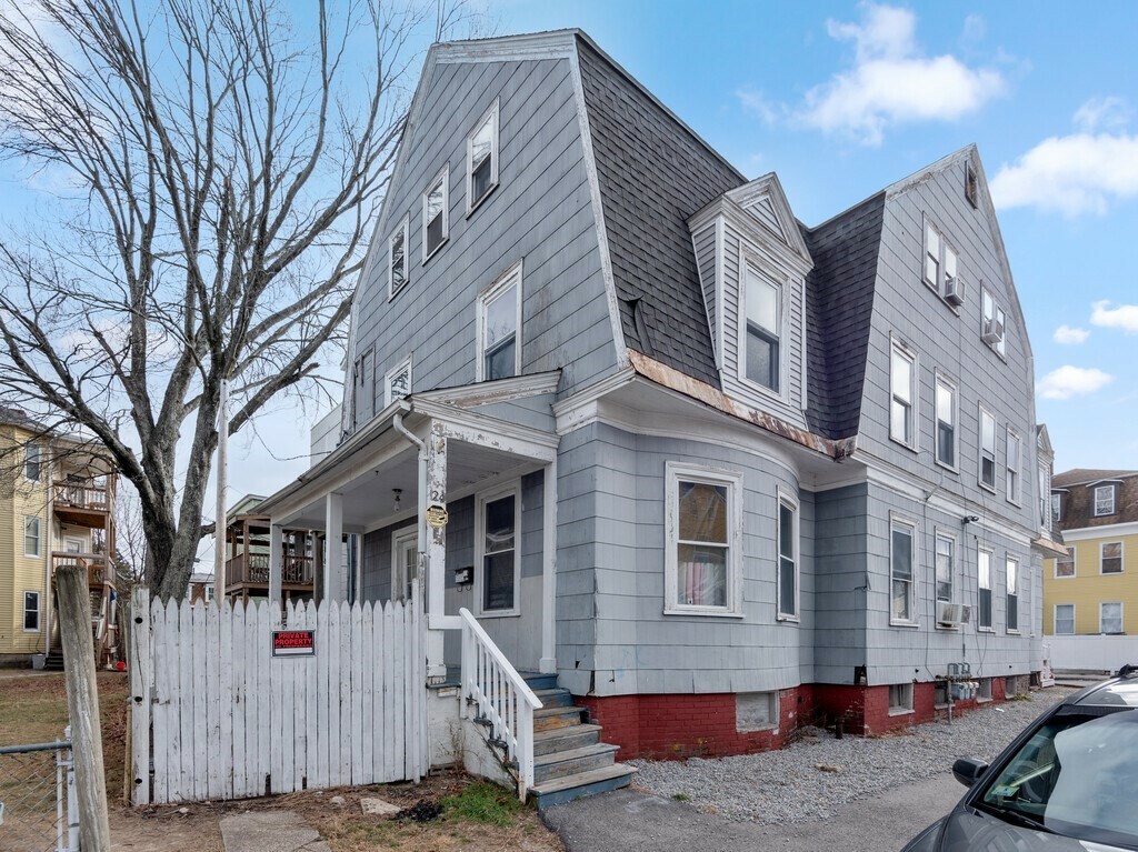 Property Photo:  22 Russell St  MA 01609 