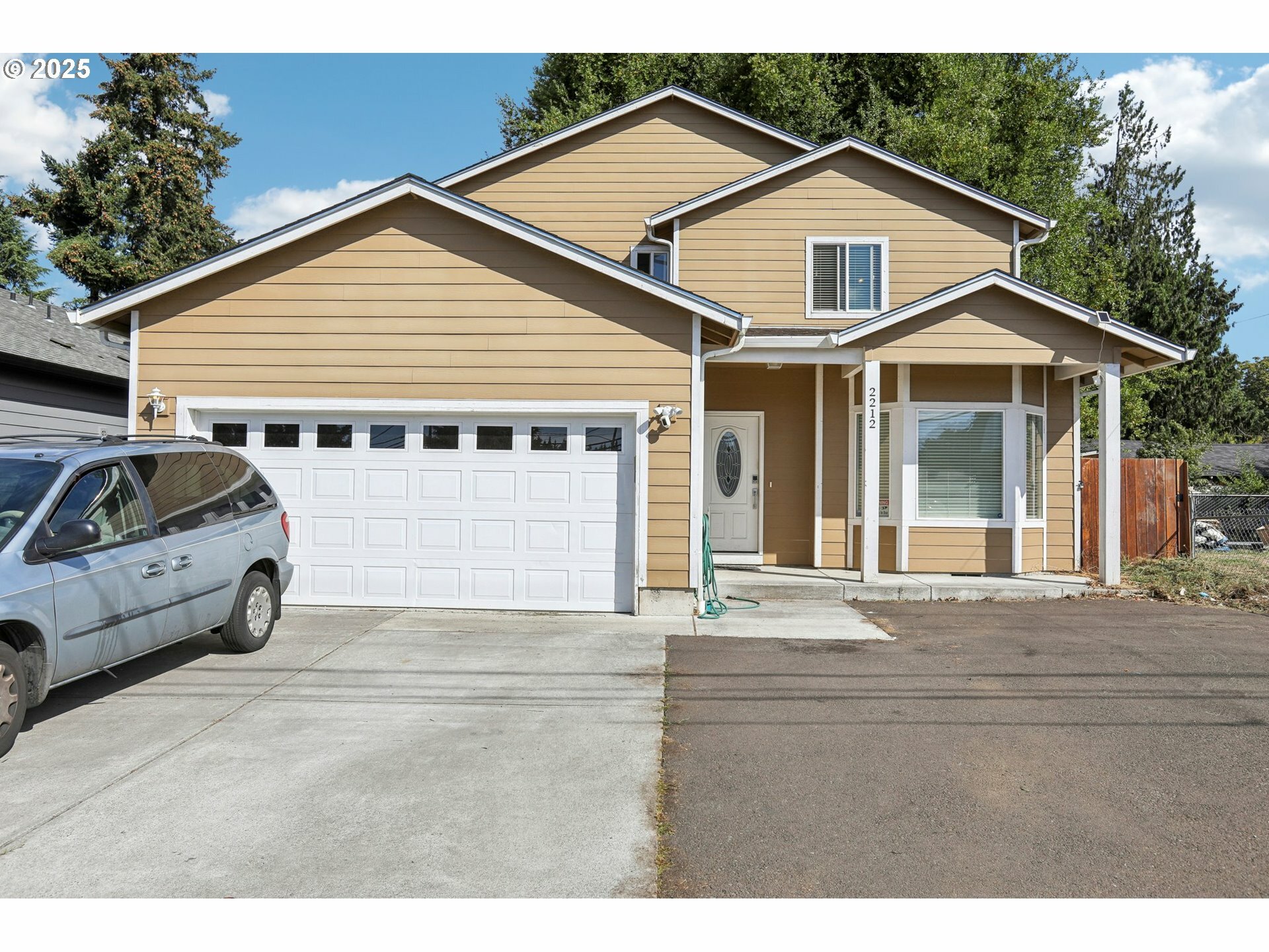 Property Photo: 2212 E 29th St WA 98663