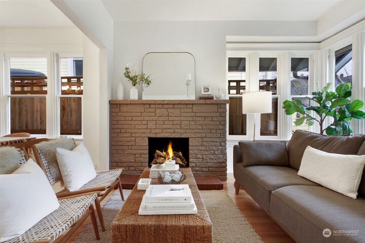 Property Photo:  4806  Woodlawn Avenue N  WA 98103 