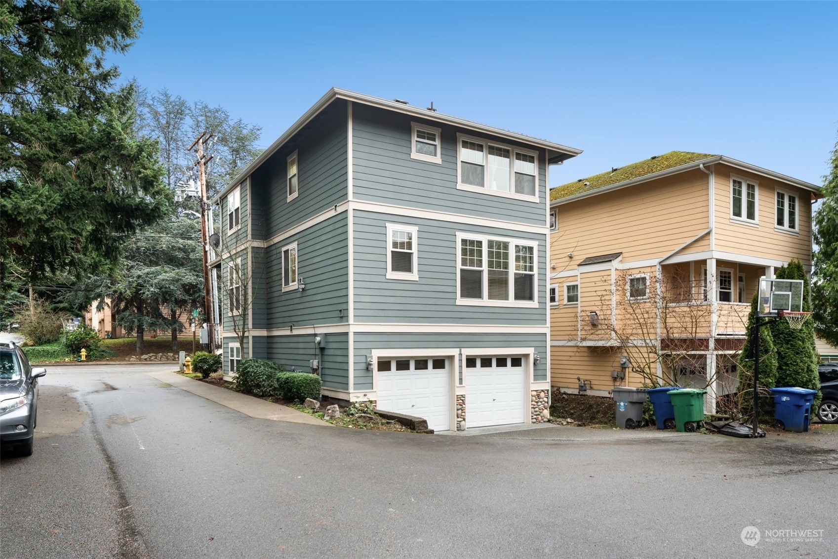 Property Photo:  1421  Union Avenue NE  WA 98059 