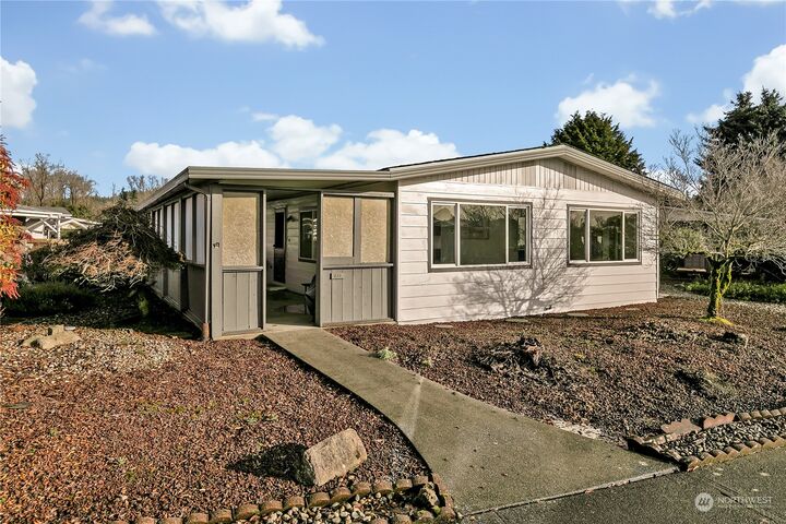 Property Photo:  1402  22nd Street NE 241  WA 98002 