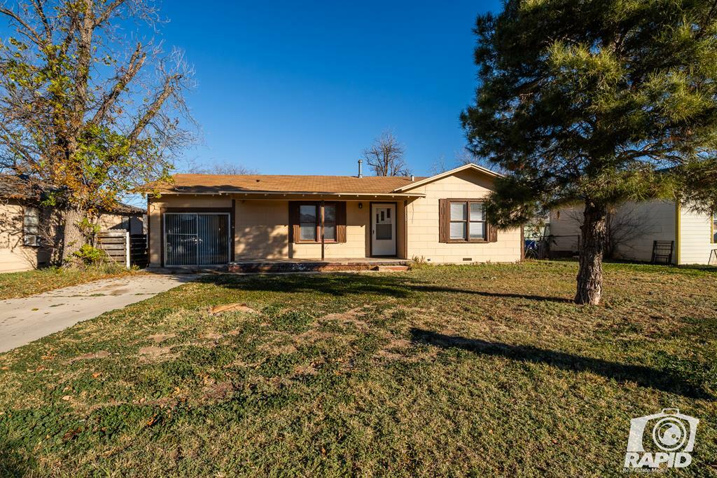 Property Photo:  1130 E 20th St  TX 76903 