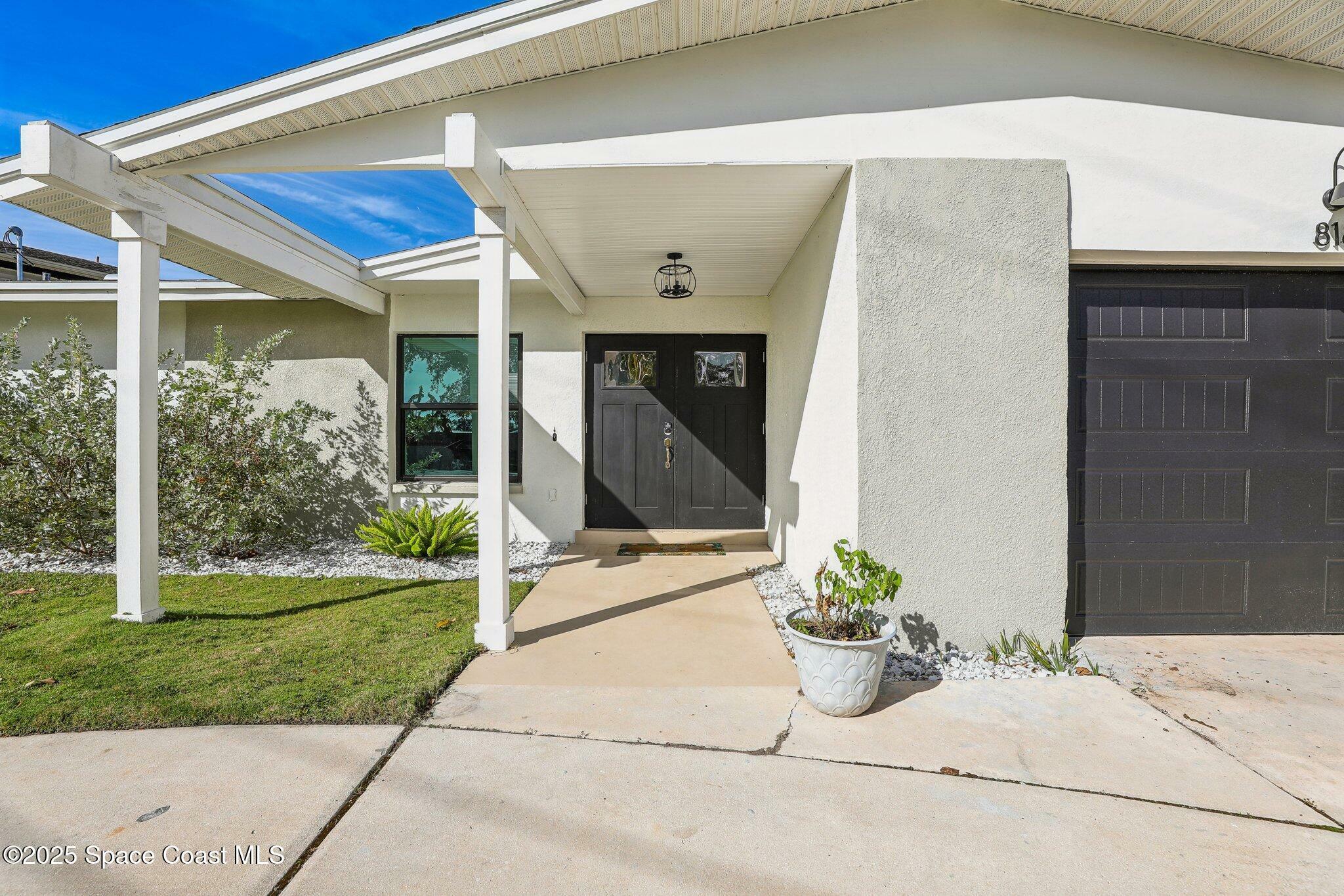 Property Photo: 818 Cardinal Road FL 32926