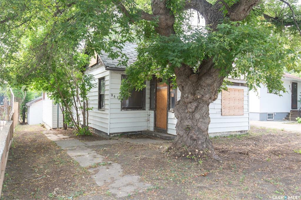 Property Photo:  961 Caribou Street W  SK S6H 2L4 