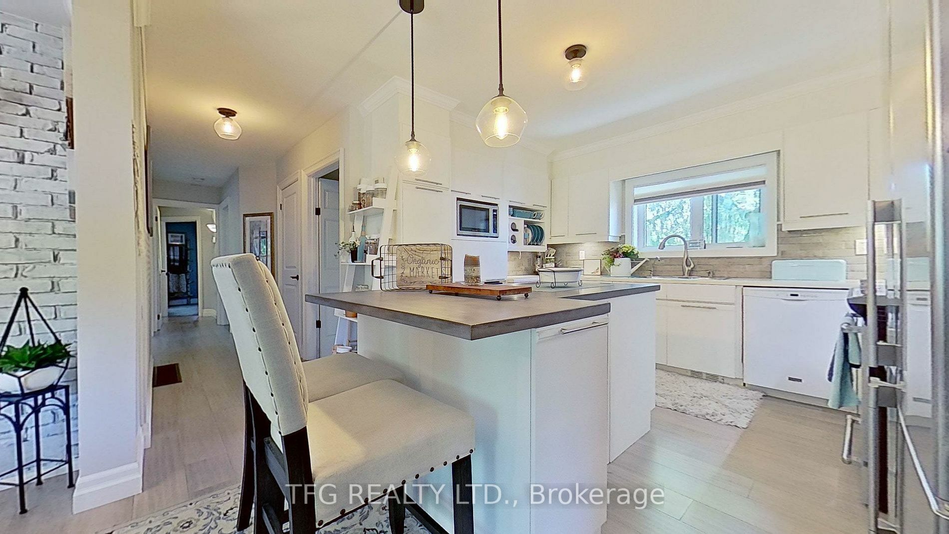 Property Photo:  92 Murray St  ON K8V 2E7 