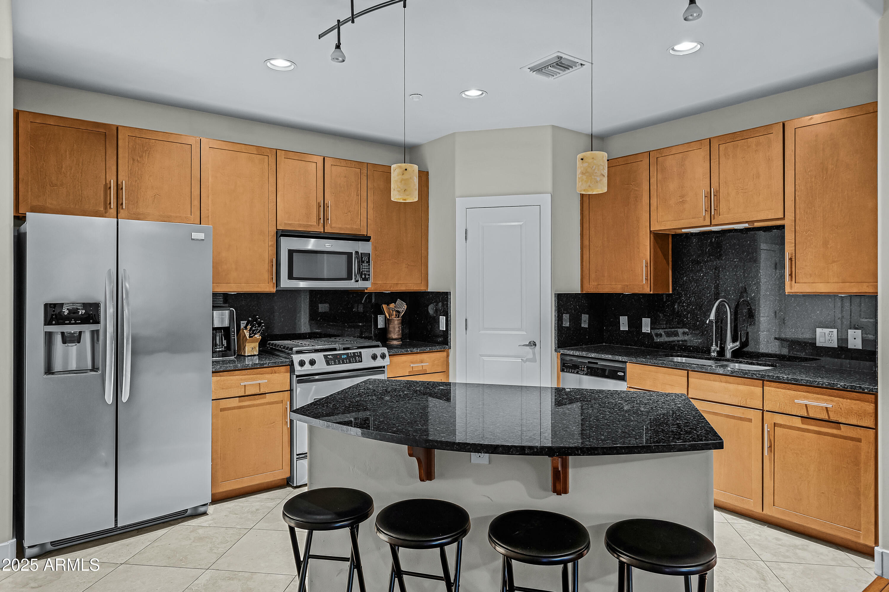 Property Photo: 945 E Playa Del Norte Drive 1014 AZ 85288