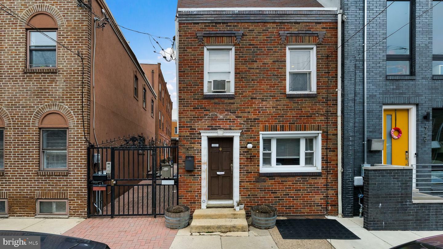 Property Photo:  731 Carpenter Street  PA 19147 