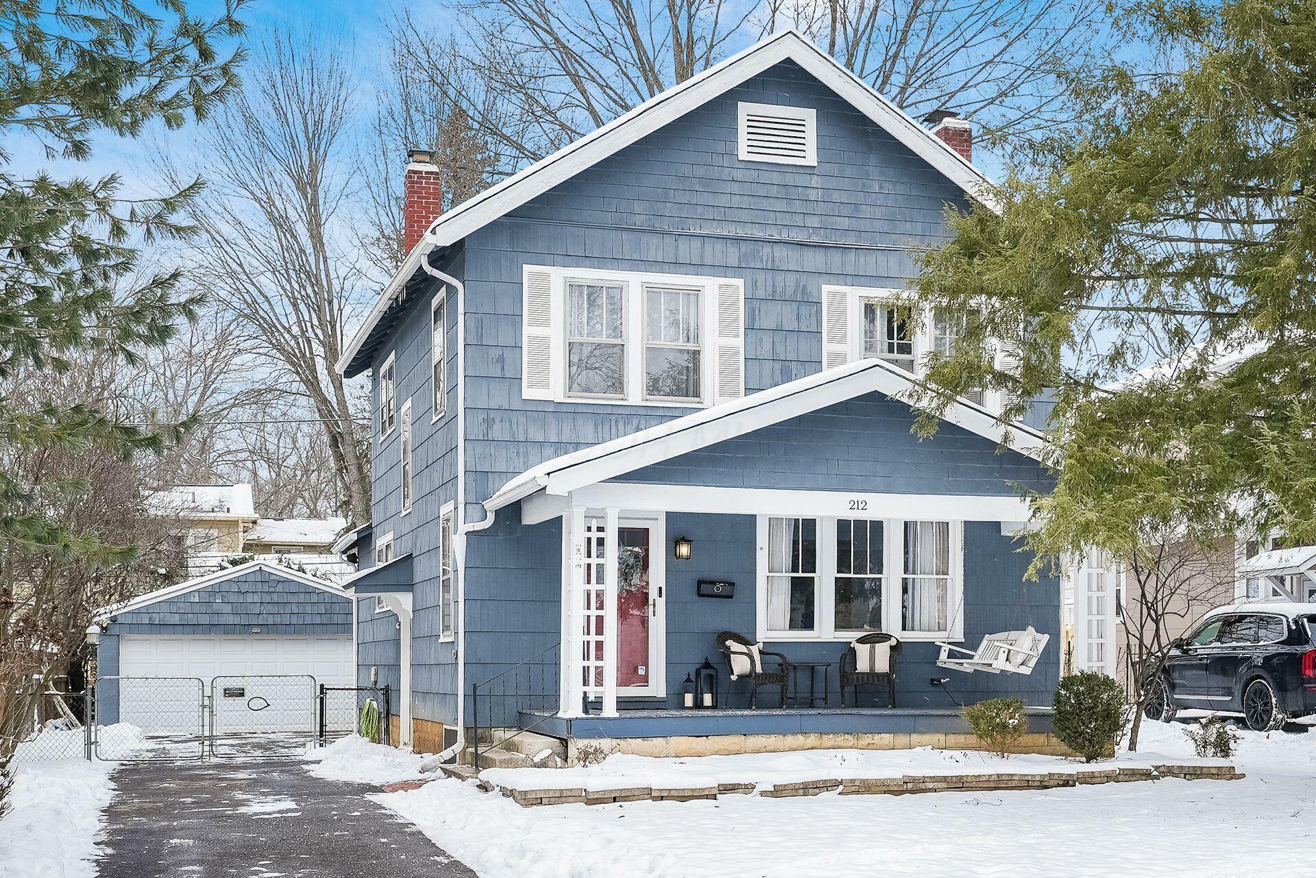 Property Photo: 212 Montrose Way OH 43214