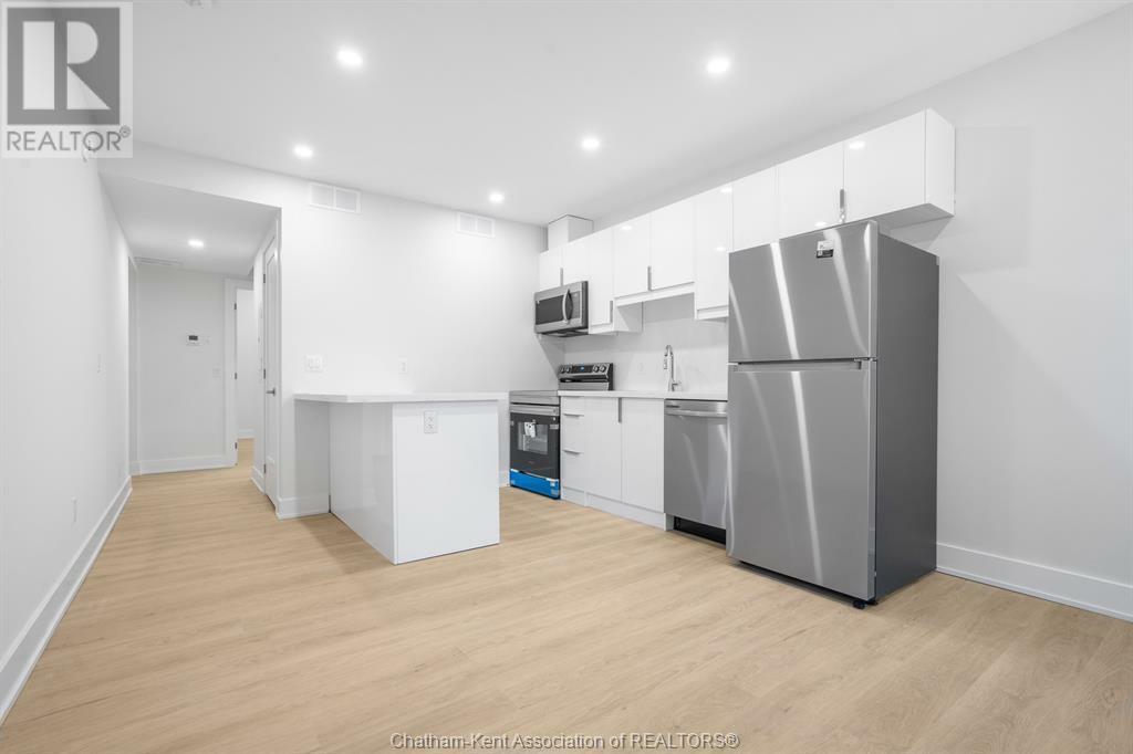 Property Photo:  151-157 King Street 10  ON N7M 1E4 