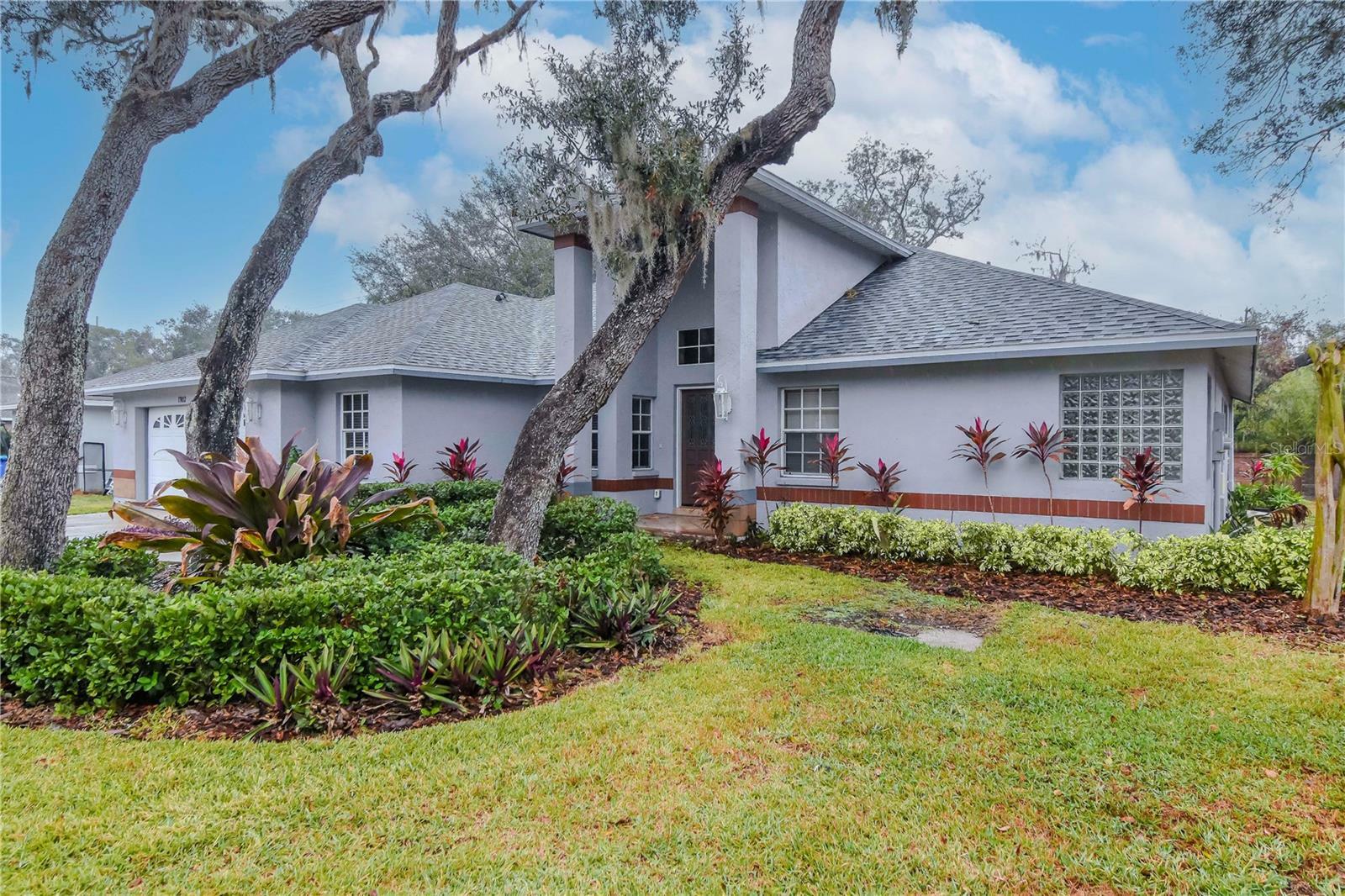 Property Photo:  13012 Creek Manor Court  FL 33569 