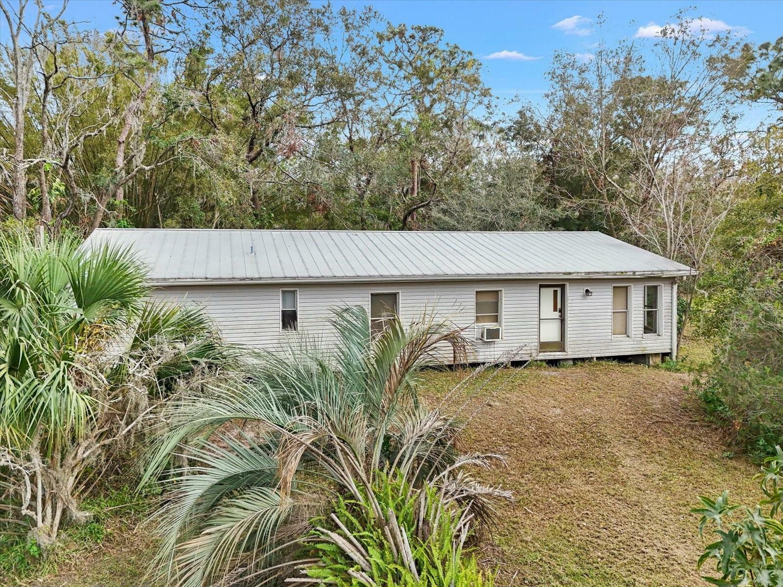 Property Photo: 1628 Lunn Woods Trail FL 33811