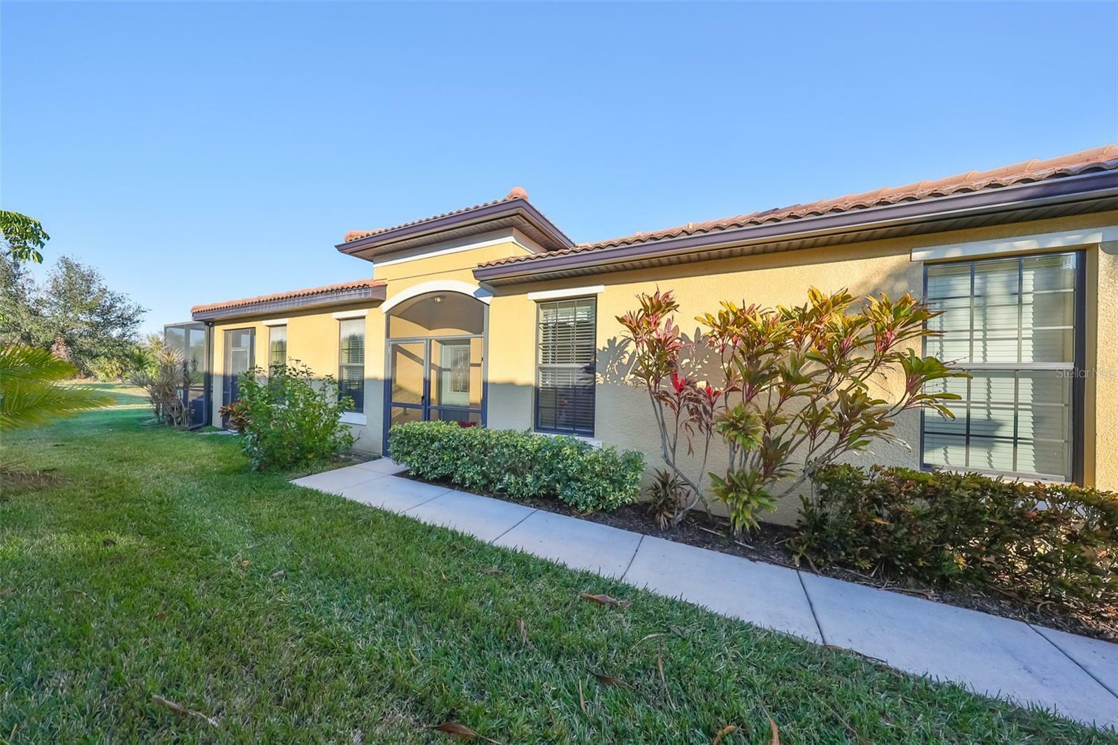 Property Photo:  5608 Sunset Falls Drive  FL 33572 