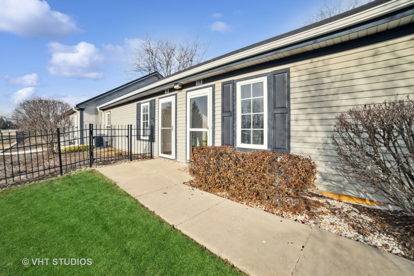 Property Photo:  200 South Street 2A  IL 60119 