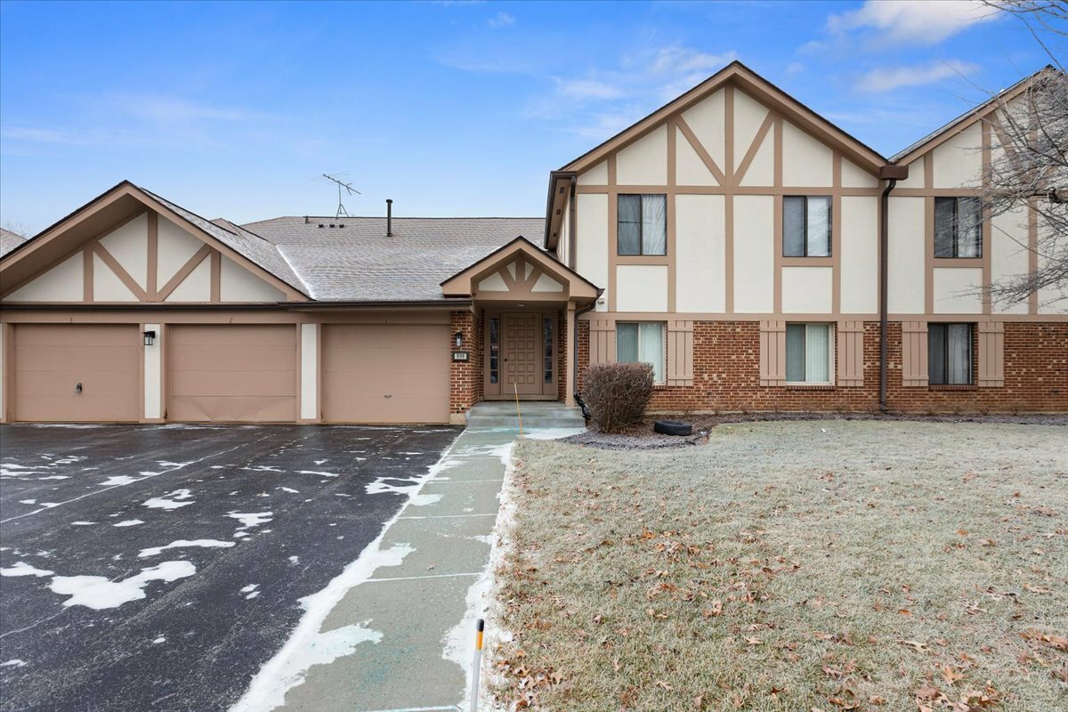 Property Photo:  936 Surrey Drive 2bl  IL 60193 