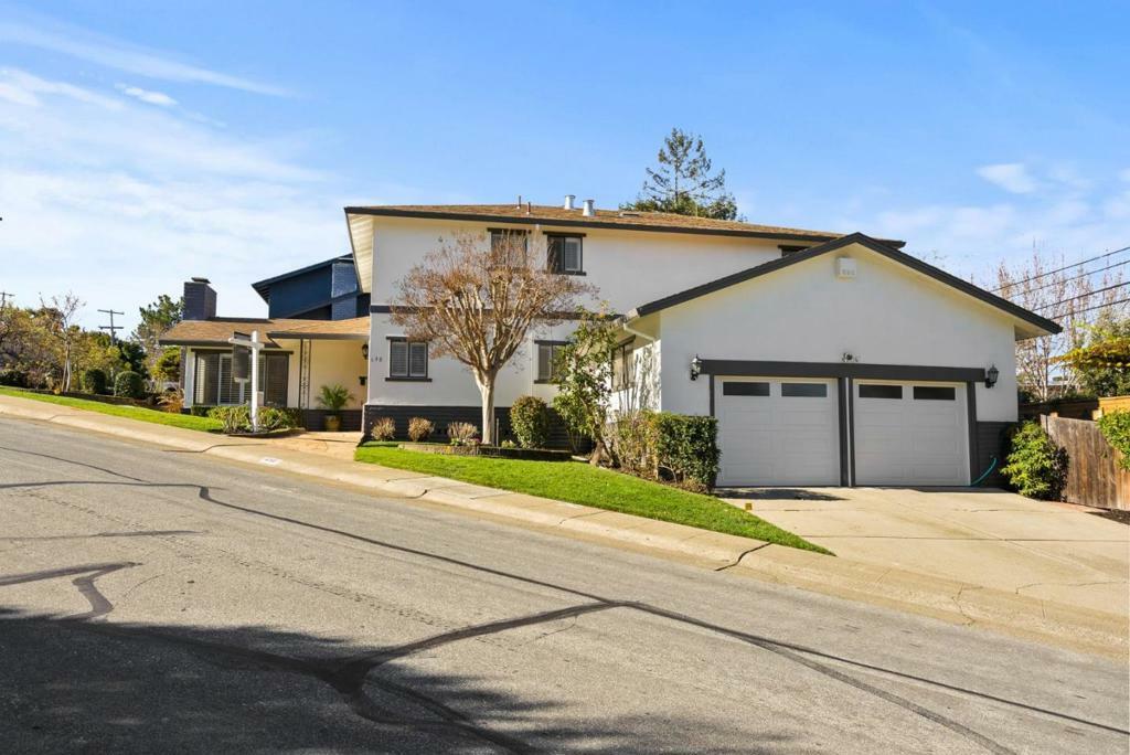 Property Photo:  698 Barneson Avenue  CA 94402 