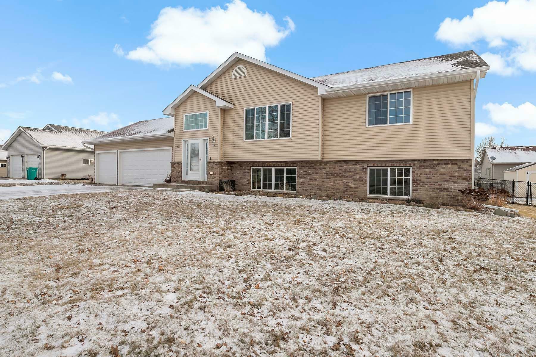 Property Photo:  875 25th Street NE  MN 55060 