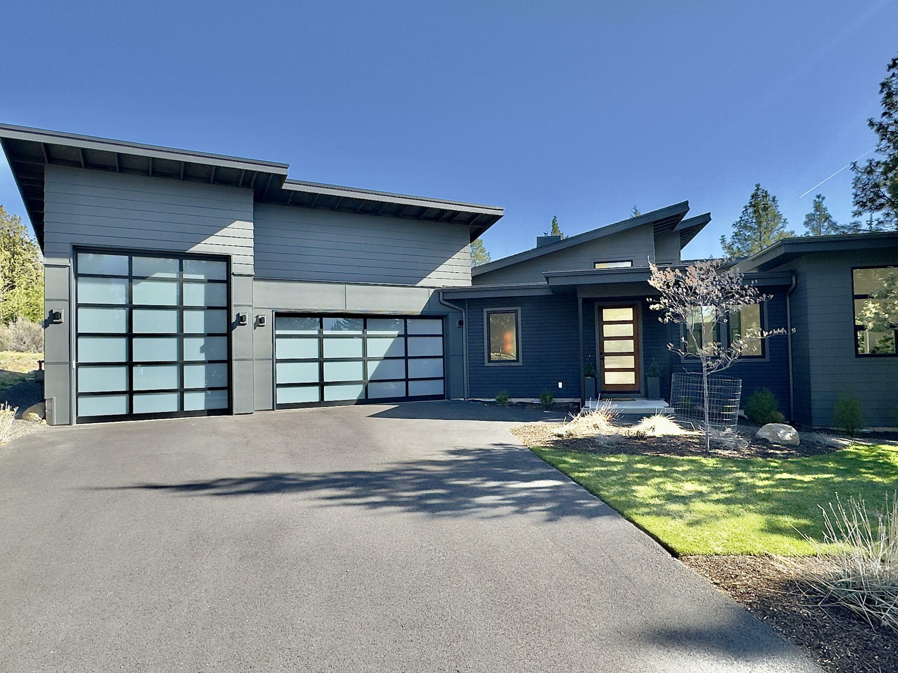 Property Photo: 1971 NW Keenan Court OR 97703