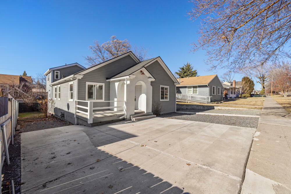 Property Photo:  710 N Eldorado Avenue  OR 97601 