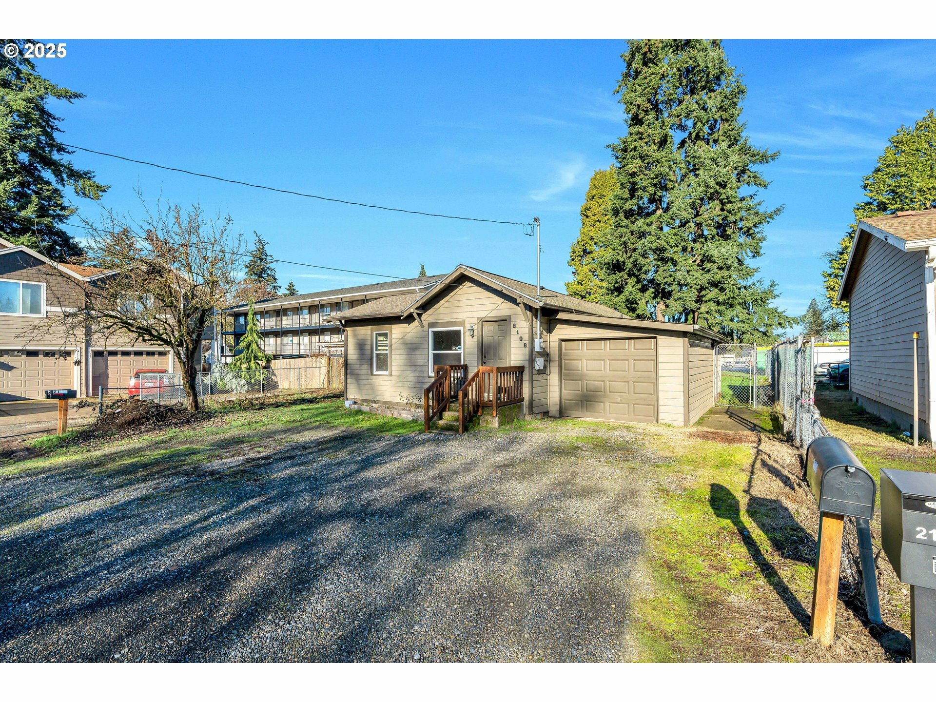 Property Photo:  2108 E 26th St  WA 98661 