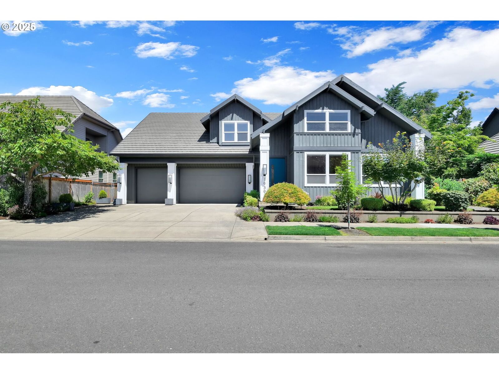 Property Photo:  1939 Lakeview Dr  OR 97408 