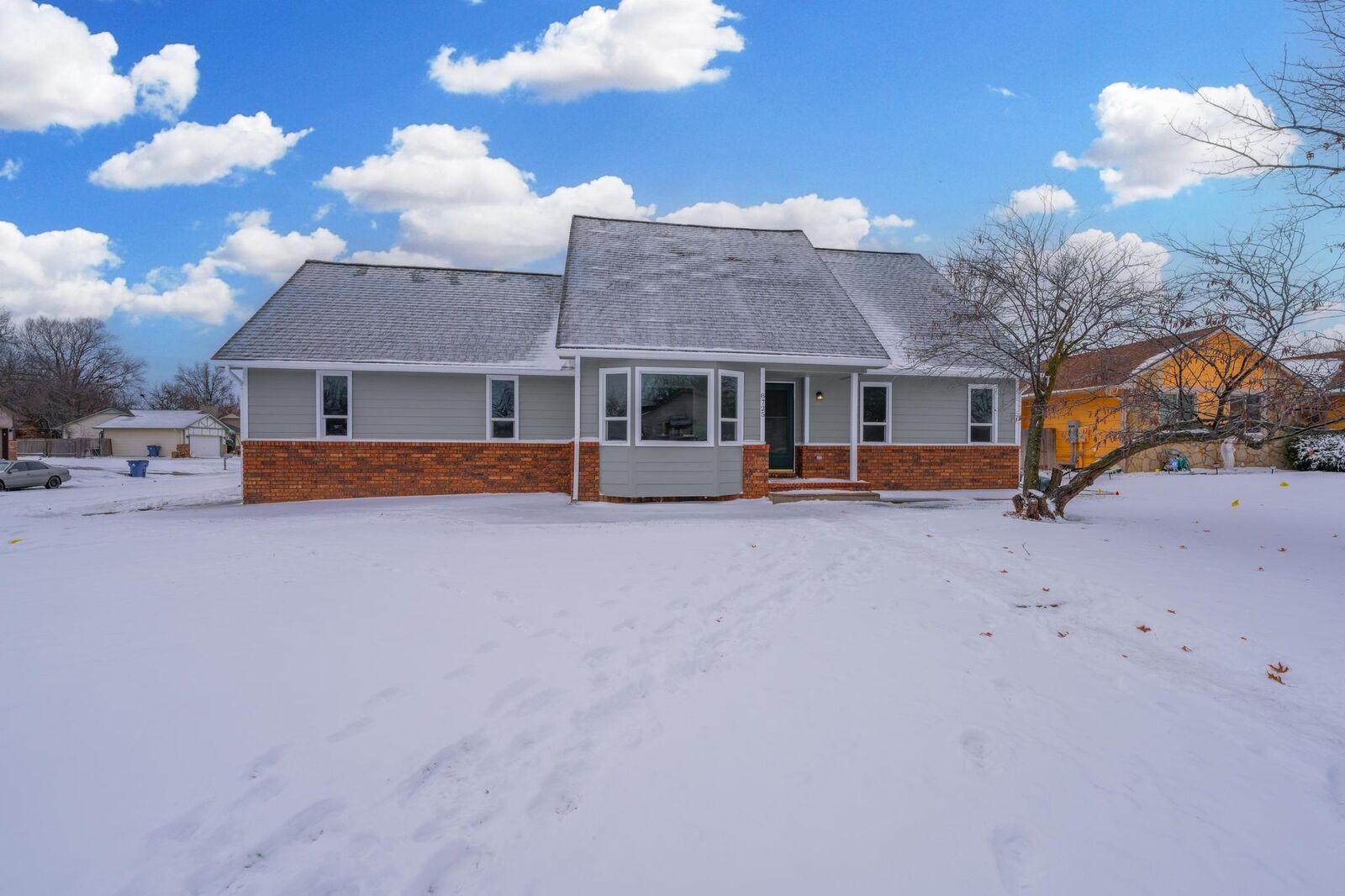 Property Photo: 8725 E Hildreth Ln KS 67207