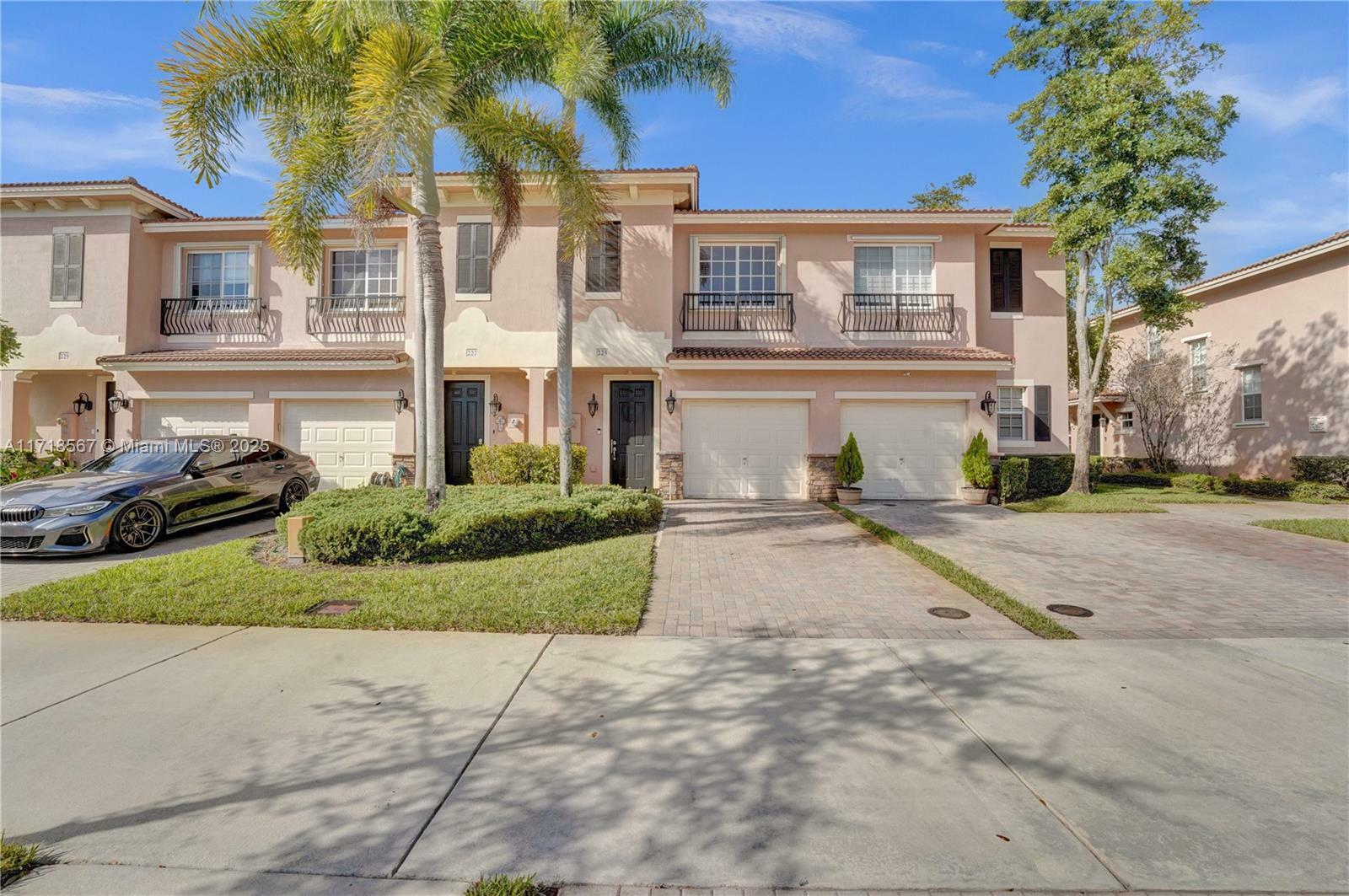 Property Photo:  225 Las Brisas Cir  FL 33326 