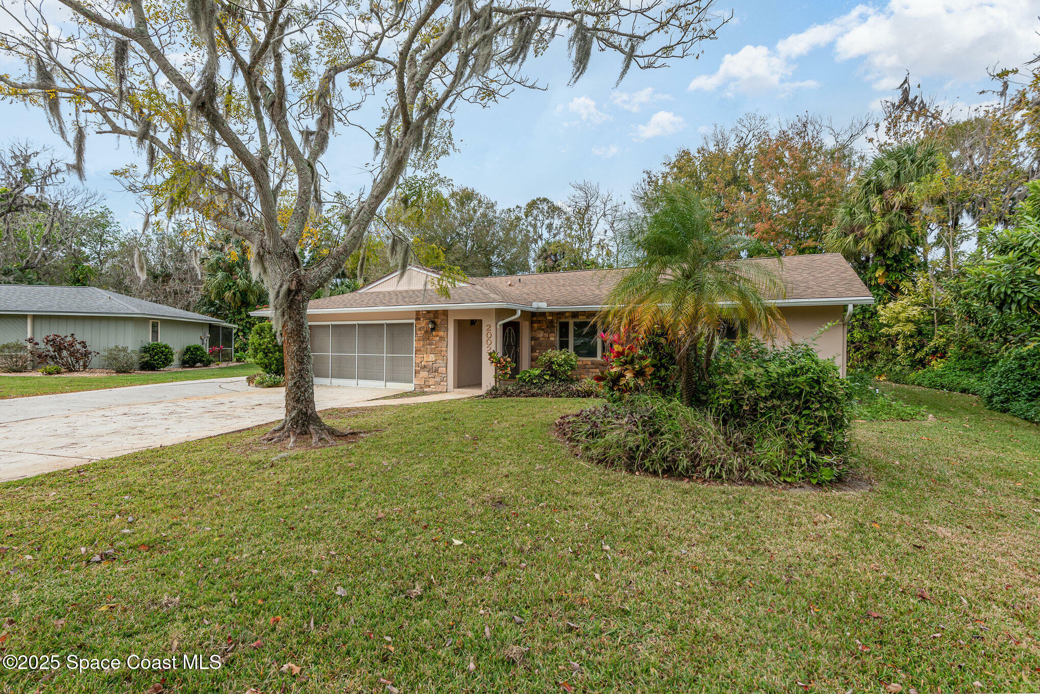 Property Photo: 2002 King Richard Drive FL 32796