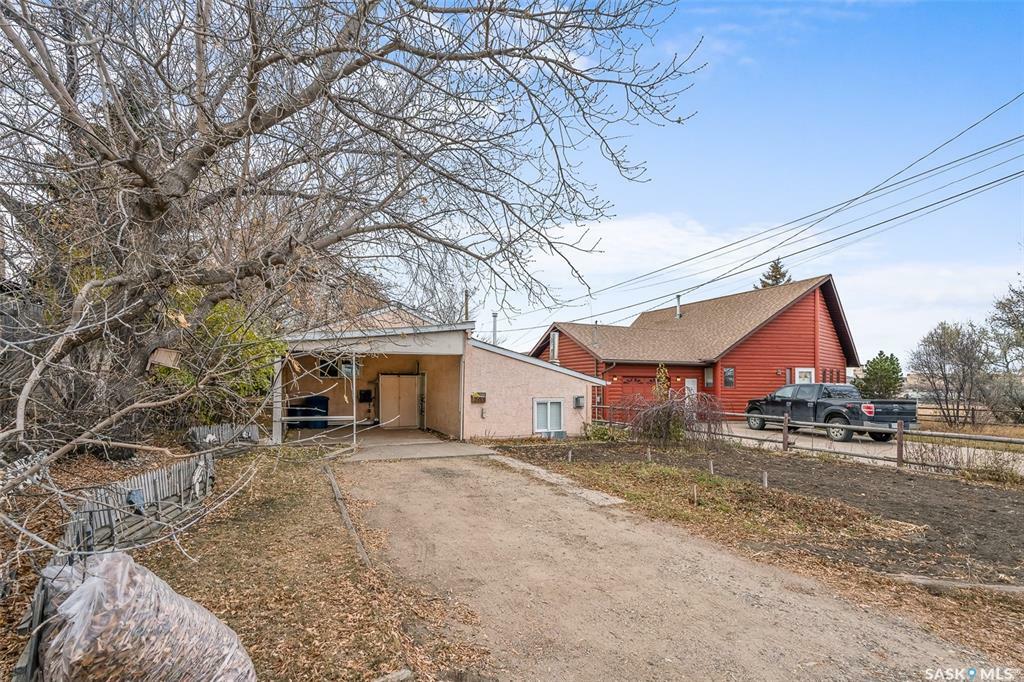 Property Photo:  203 1st Avenue SE  SK S6H 4W4 