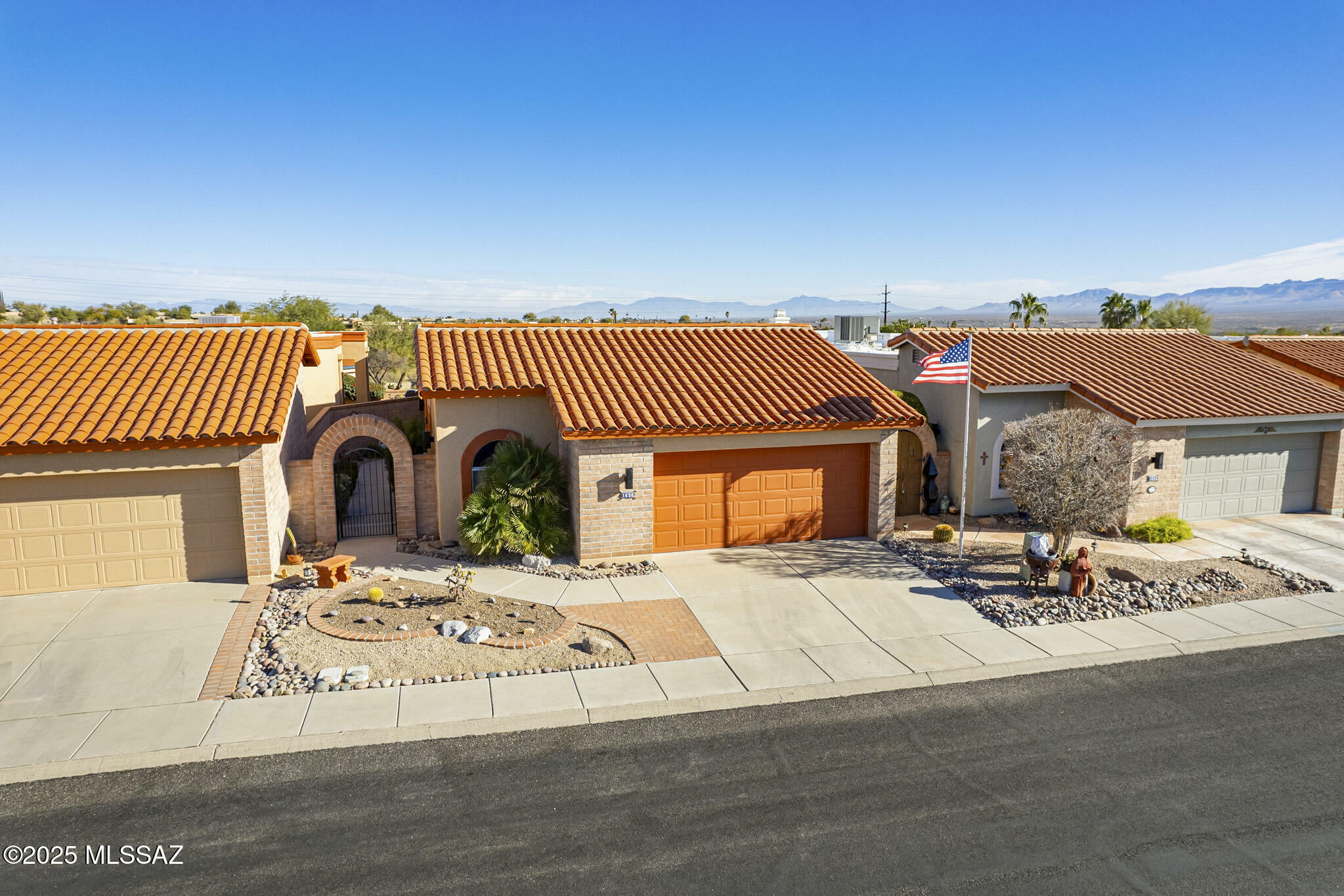 Property Photo:  1658 W Calle Del Ducado  AZ 85622 