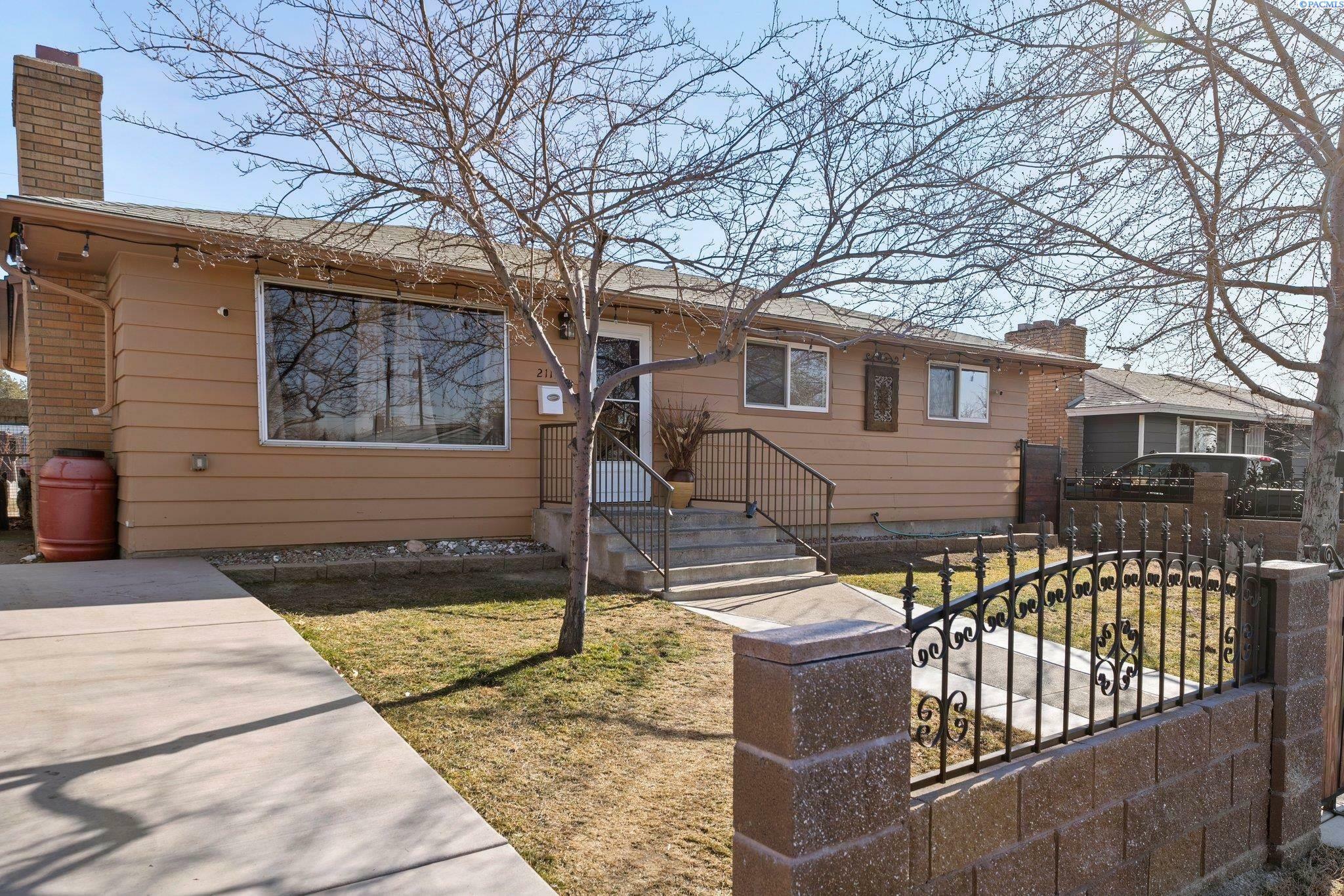 Property Photo: 2111 N 18th Ave WA 99301