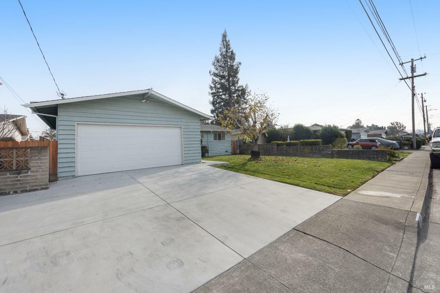 Property Photo:  1432 Weaverly Drive  CA 94954 