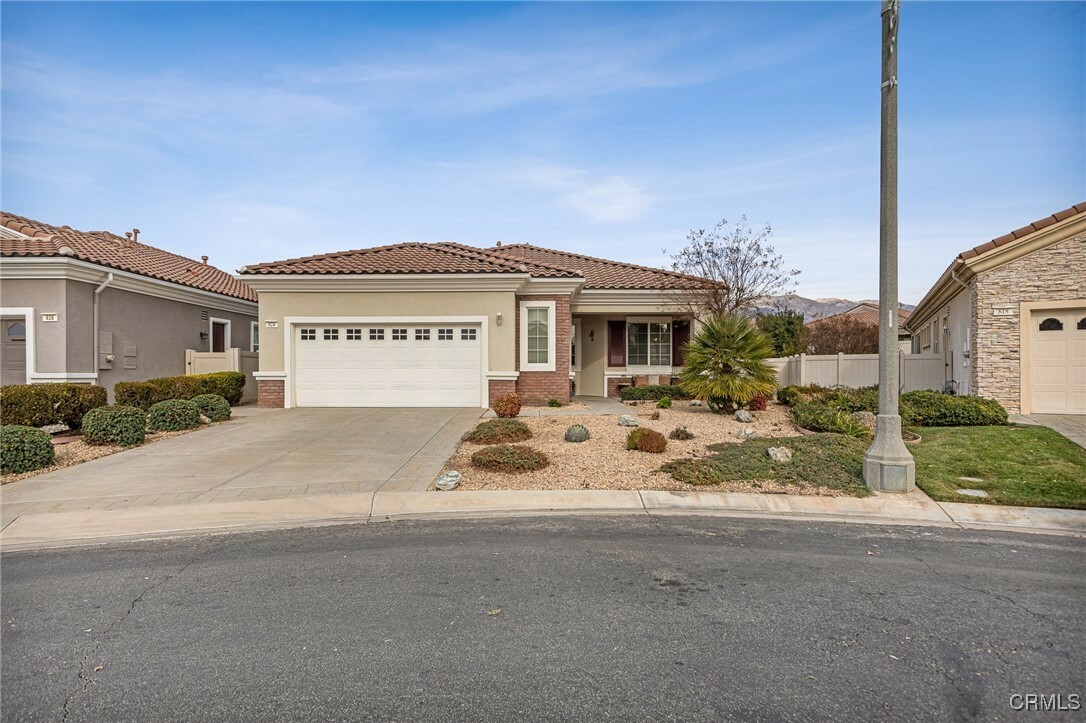 Property Photo: 824 Sherwood Court CA 92223