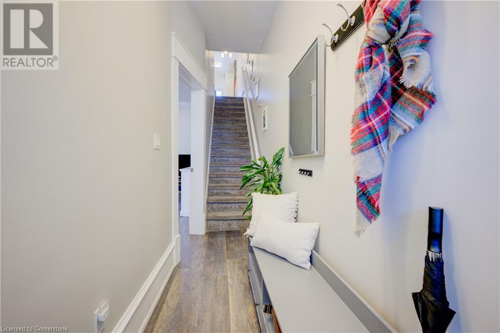 Property Photo:  117 Pearl Street North  ON L8R 2Z4 