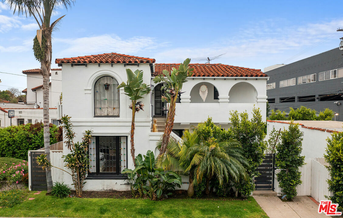 8472 Oakwood Ave  Los Angeles CA 90048 photo
