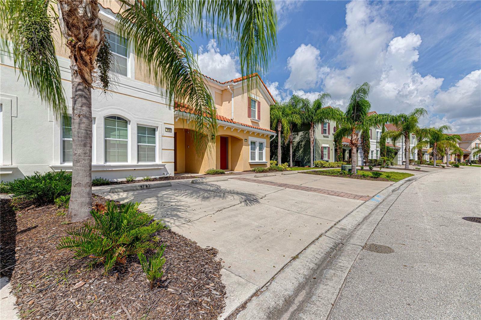 Property Photo:  4723 Terrasonesta Drive  FL 33837 