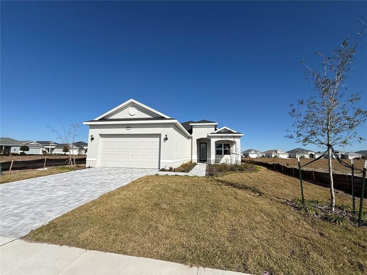 Property Photo: 8592 Hempstead Way FL 32757