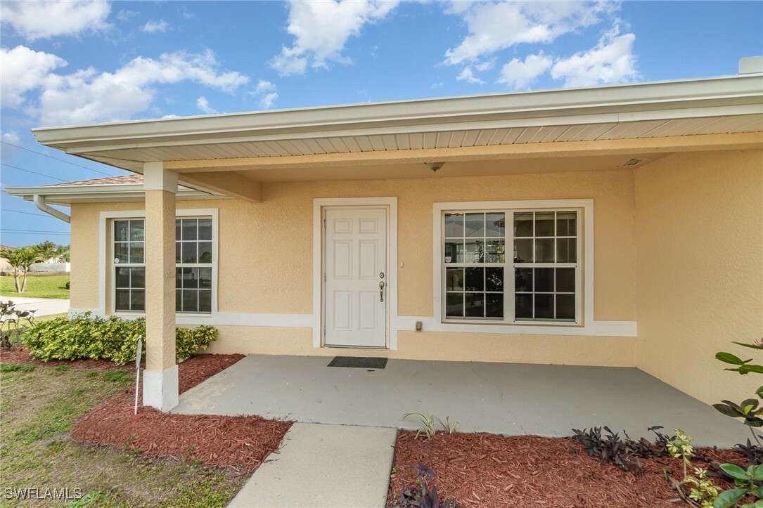 Property Photo:  2901 Donald Avenue S  FL 33976 