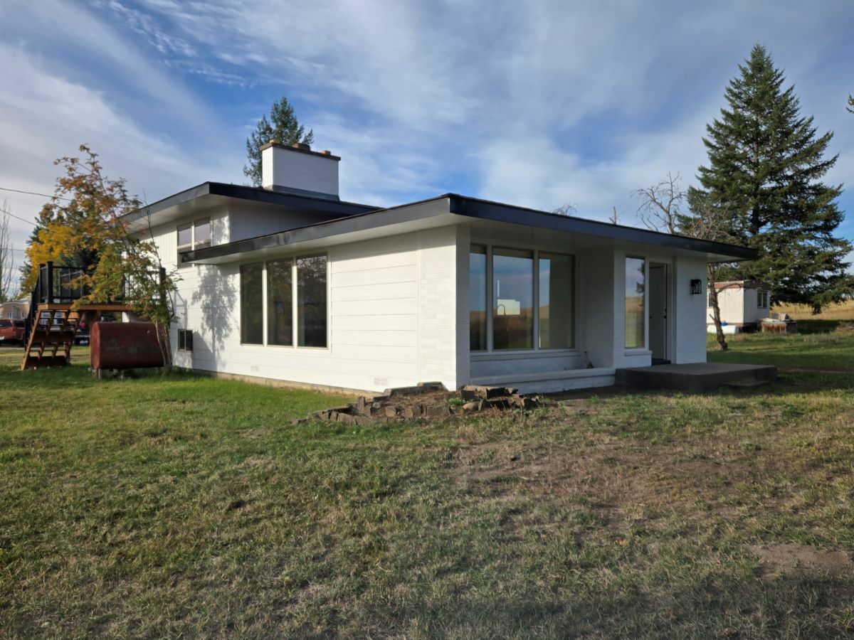 Property Photo:  42079 1st Avenue E  MT 59855 