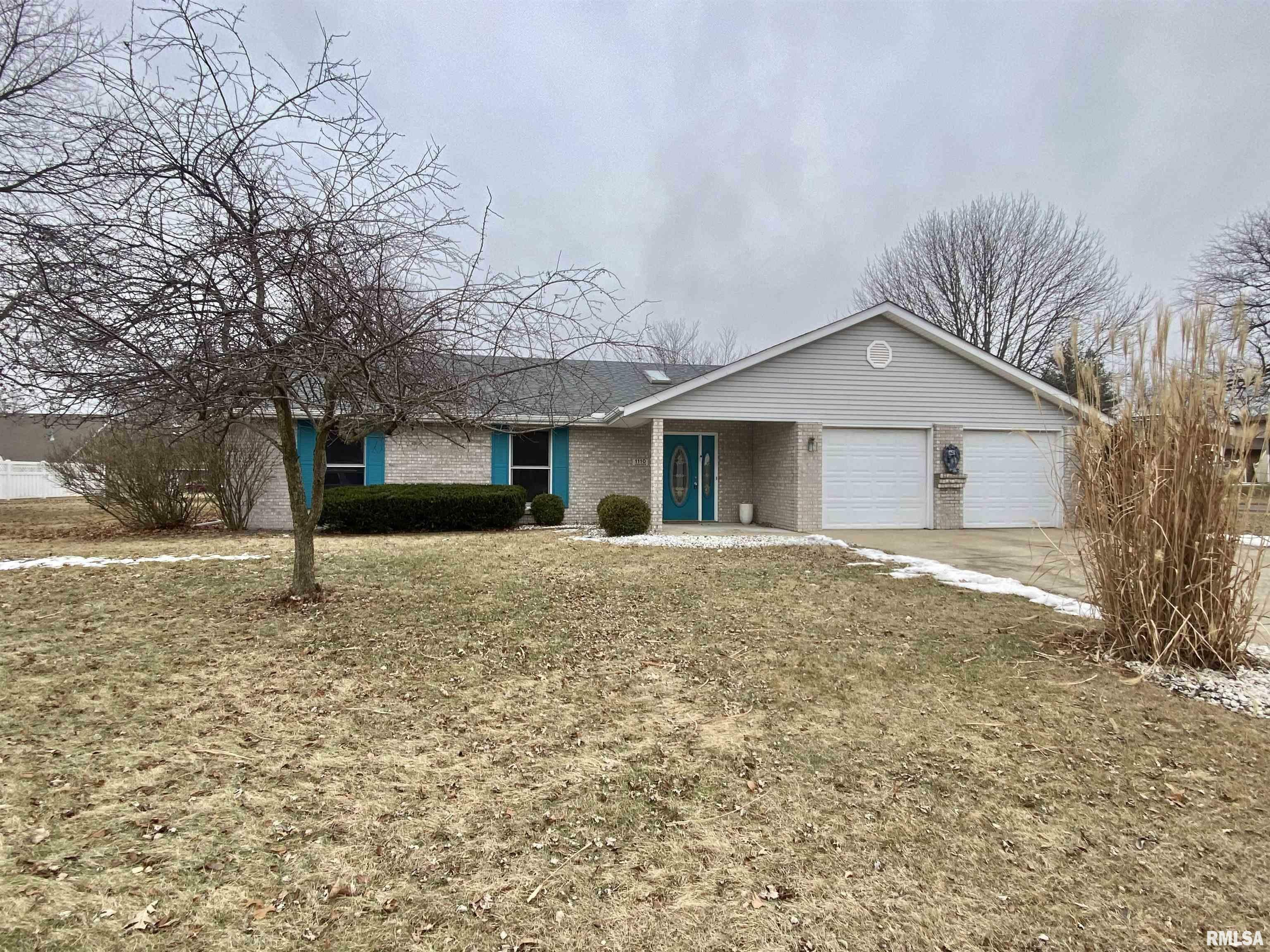 Property Photo:  1110 E Juniper Street  IL 61520 