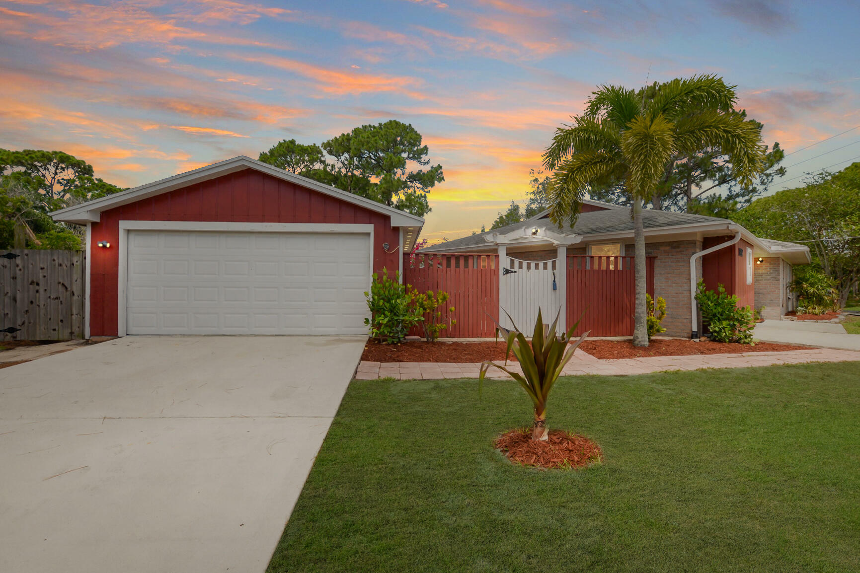 Property Photo:  1482 SE Manth Lane  FL 34983 