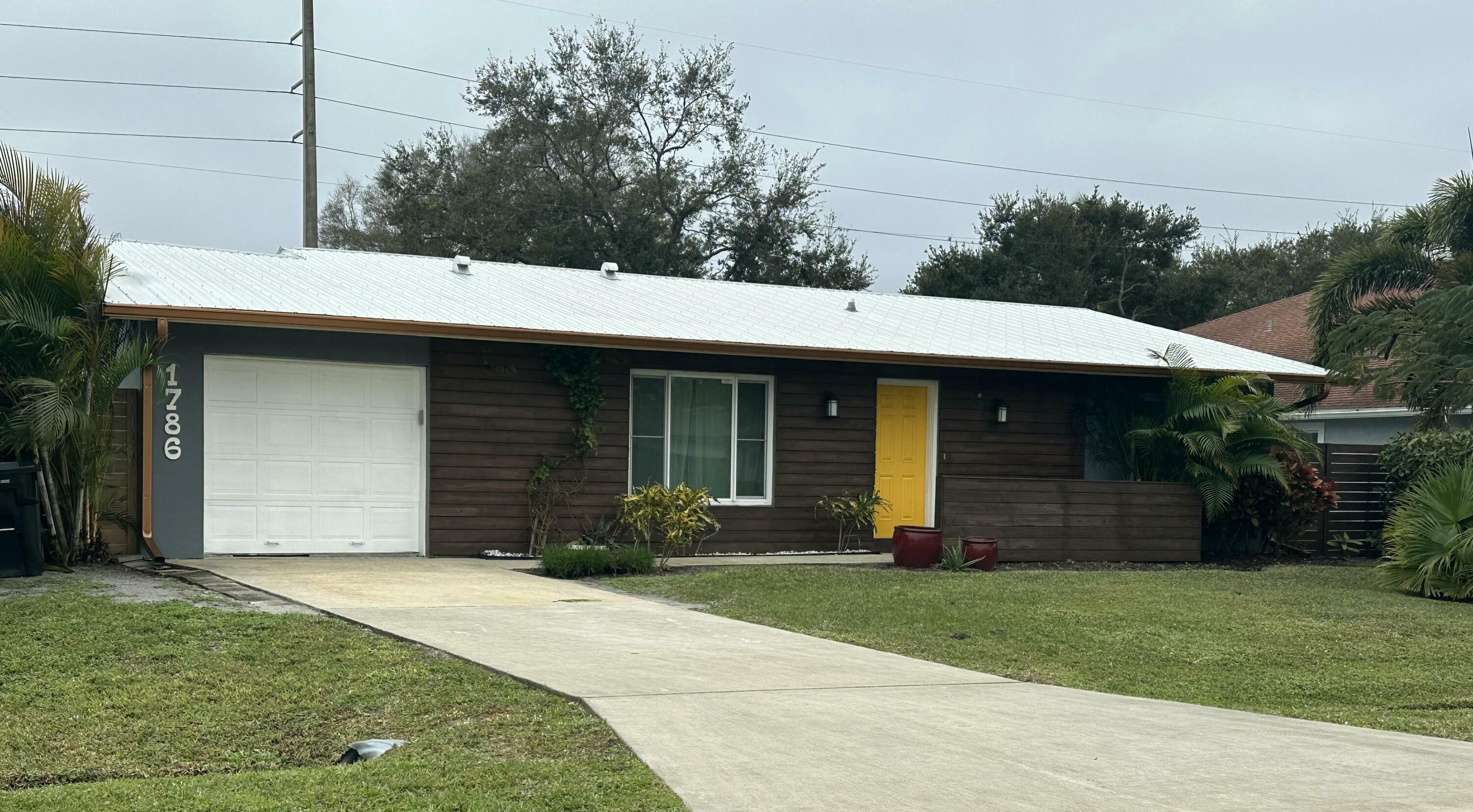 Property Photo:  1786 SE Minorca Avenue  FL 34952 