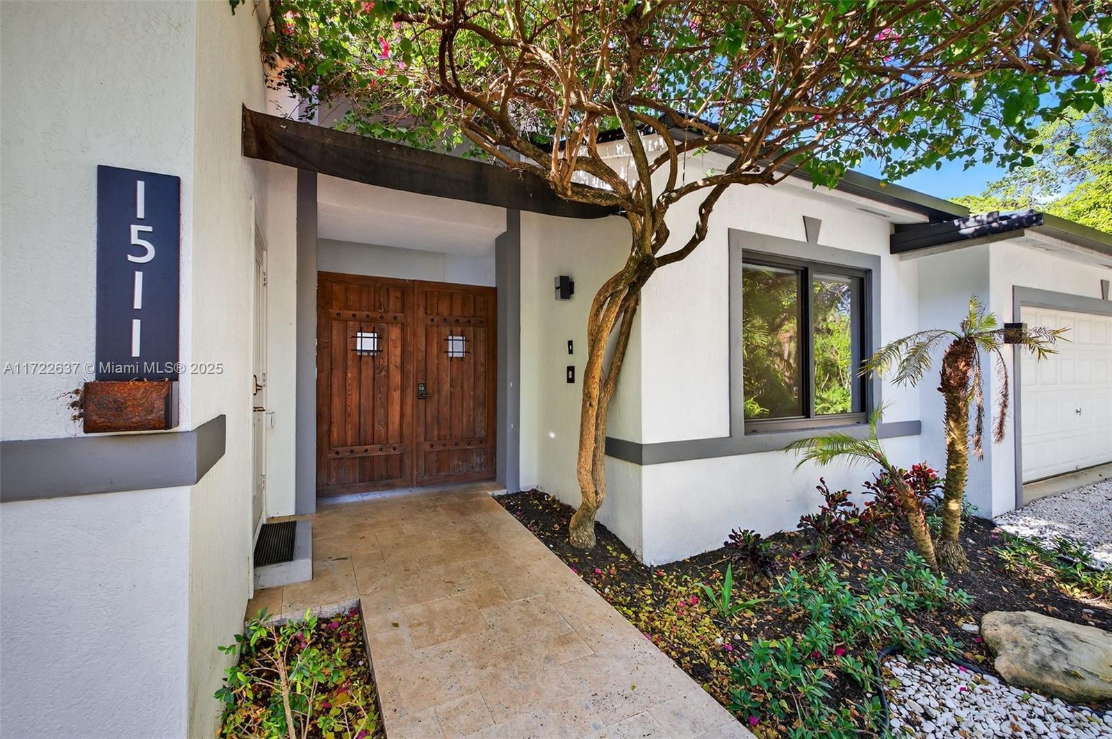 Property Photo: 1511 SW 30th Pl FL 33315