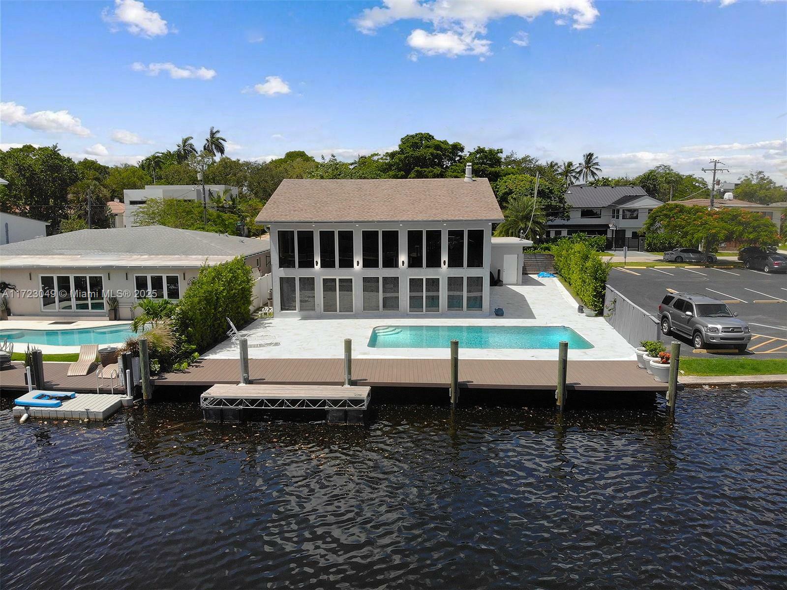 Property Photo:  600 N Victoria Ter  FL 33304 