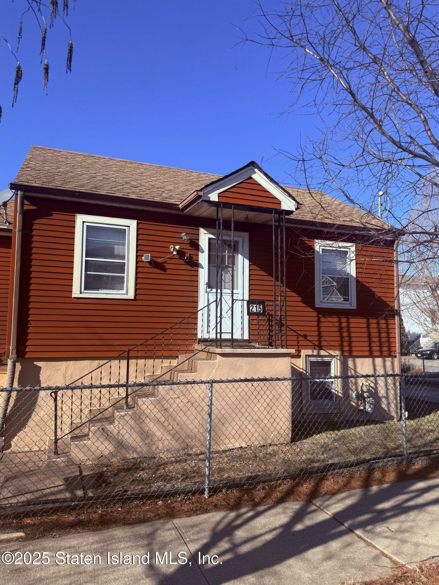 Property Photo: 215 Colony Avenue NY 10306