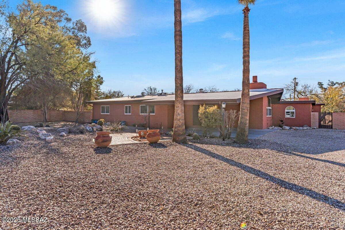 Property Photo: 420 S Essex Lane AZ 85711