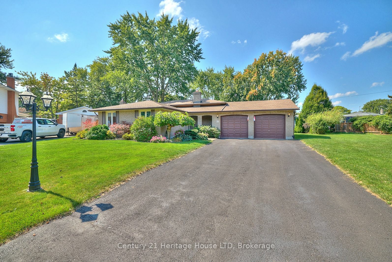 21 Windermere Crt  Welland ON L3C 5V4 photo