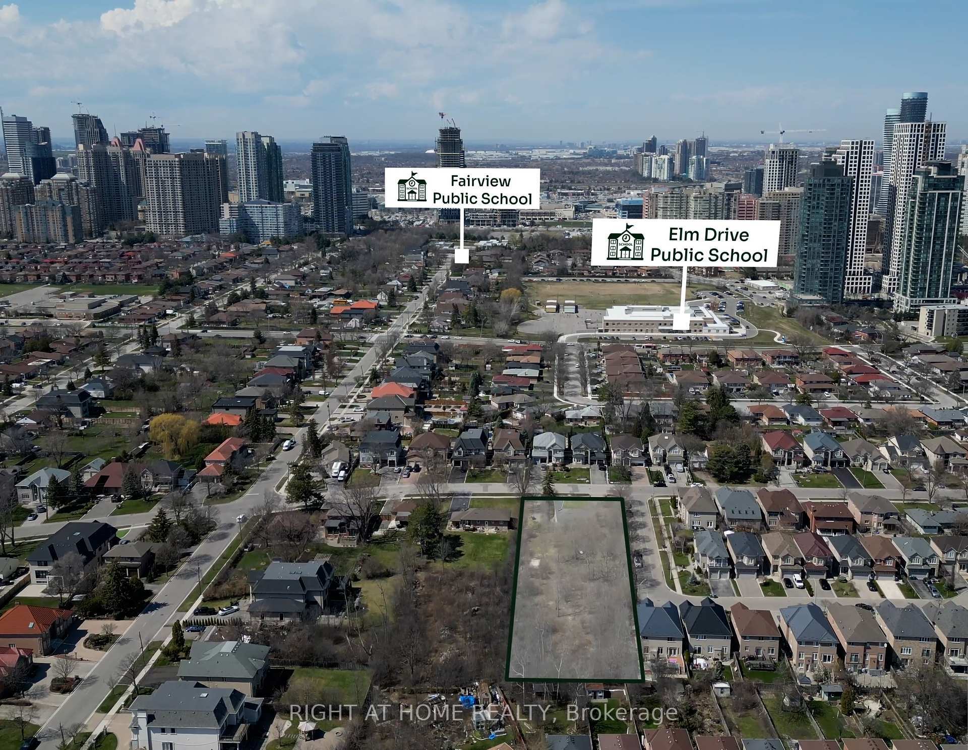 Property Photo: 120 Fairview Road W ON L5B 1K6
