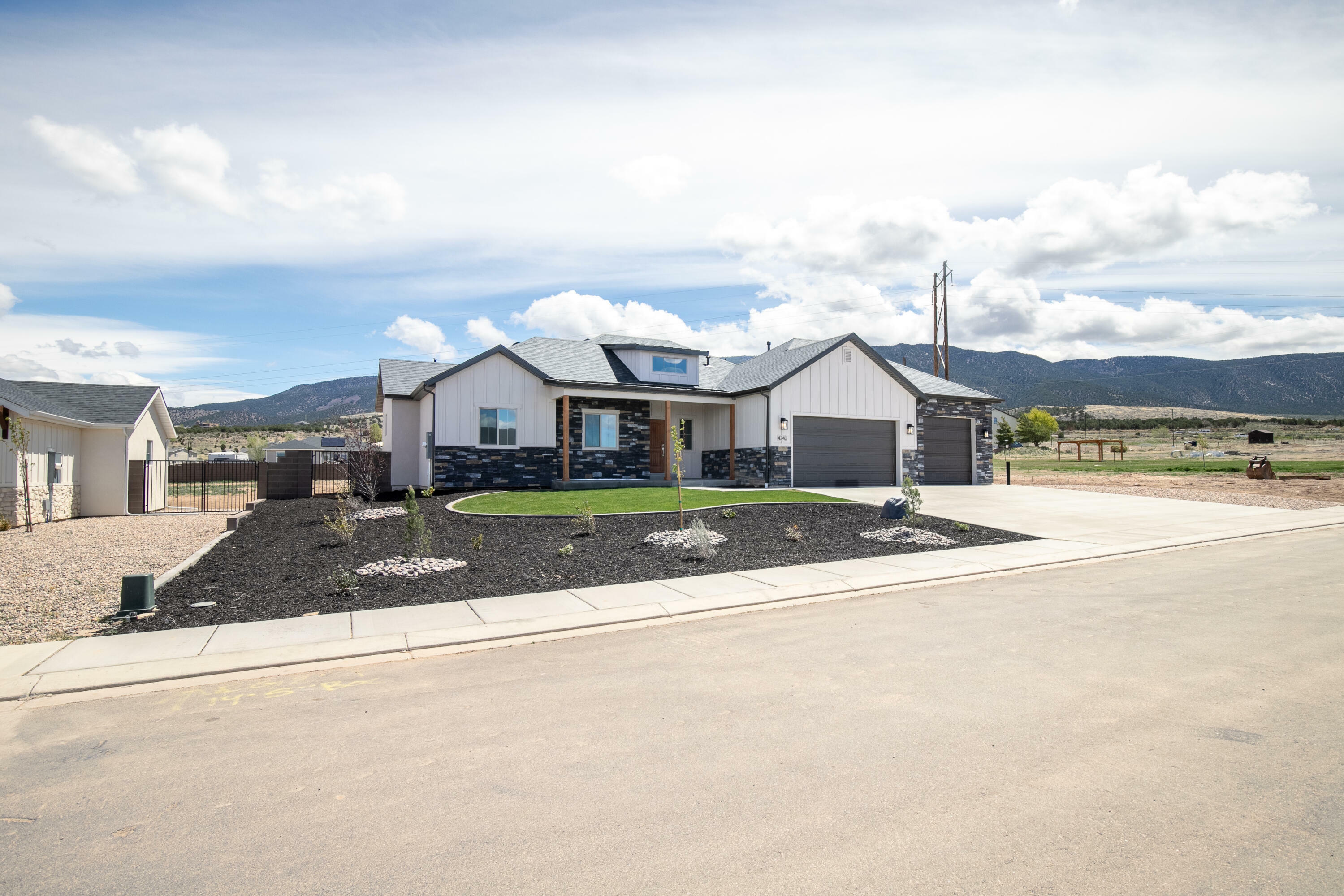 Property Photo: 4240 N Tomahawk Dr Lot 6 UT 84721